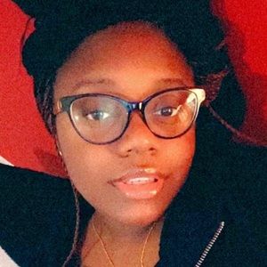 Meet your Posher, Mia